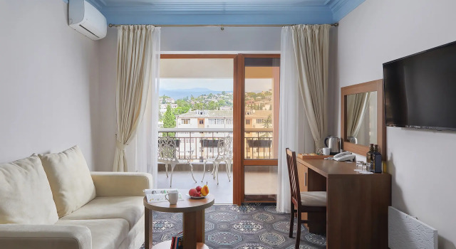 Двухместный номер Семейный с балконом и с видом на город Garuda Boutique Hotel