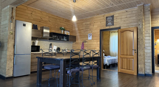 205 Sunny valley Apartments, Book Chalet Sommerhuse i Syrostan, Hytte