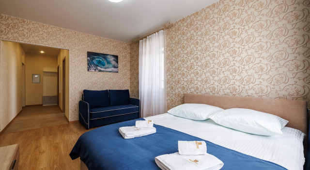 Апартаменты с балконом и с видом на город Апартаменты Hotel Home на Староникитской 89/1