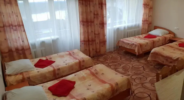 Четырёхместный номер Comfort с балконом и с видом на город Отель Зуль