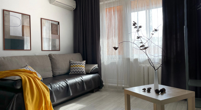 Апартаменты с балконом и с красивым видом из окна Апартаменты КвартАп на Романтиков 1