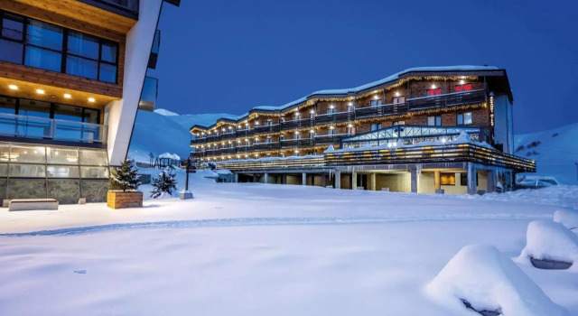 Gudauri Hills Apart-hotel, Rezerwuj Apartamentowiec hotelowy Hotele w Mtkheta-Mtianeti z basenem, Basen