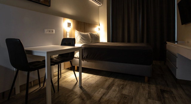 Studiya Dlya Dvoikh V Klubnom Dome Vivaldi Vozle Naberezhnoy Vydoma Apartments, Prenota Appartamento Hotel a Tyumen Region con parcheggio, Parcheggio