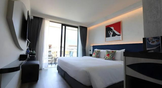 Двухместный номер Premier с балконом и с видом на город Hotel Clover Patong Phuket