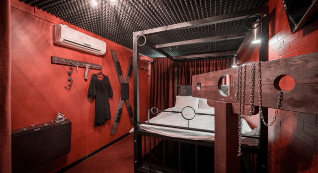 18+ Krasnaya Komnata Dlya Romanticheskikh Svidaniy Flat