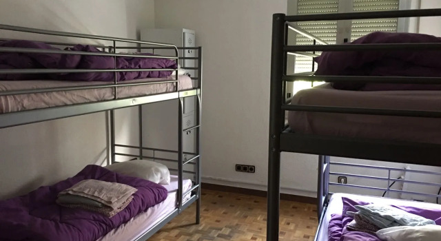 Кровать в общем номере Хостел Hotelias Hospitality Services
