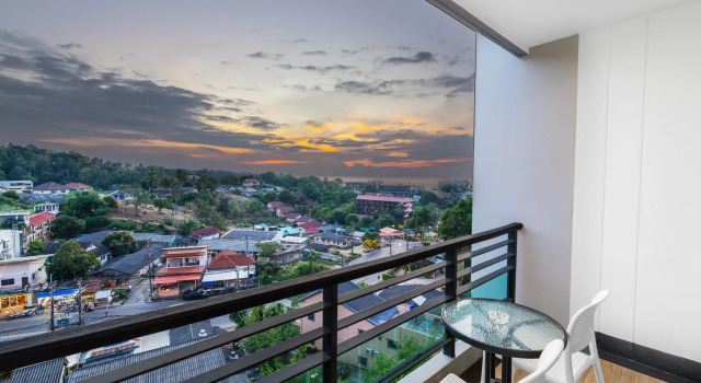 Двухместный номер Deluxe с балконом и с видом на море Апартаменты OMNIA Phuket - Sea & Sky Condo