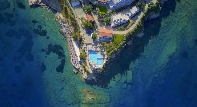 Отель Peninsula Resort & Spa
