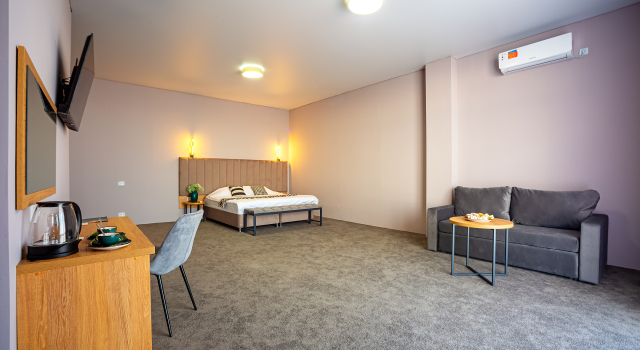 Двухместный номер Делюкс c 1 комнатой с балконом Green Land Hotel