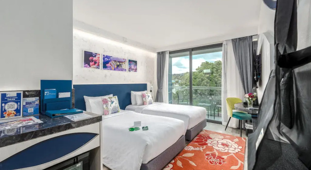 Двухместный номер Superior с балконом Hotel Clover Patong Phuket
