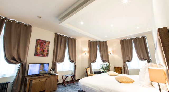 Номер Comfort с балконом и с видом на город Отель Hôtel Spa Marotte