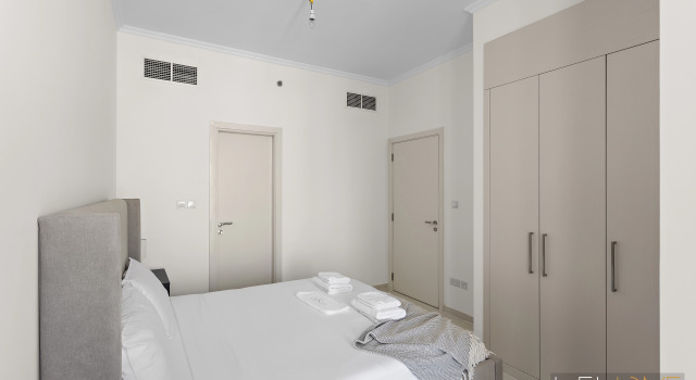 Апартаменты c 1 комнатой с балконом и с красивым видом из окна Апартаменты WelHome - Breathtaking 1BR Apt with Balcony and City View