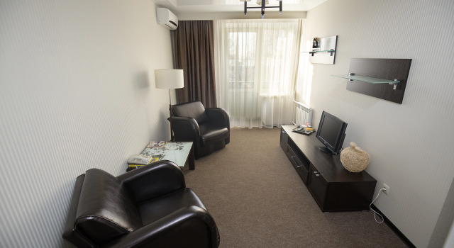 Premium Dvoulůžkový s manželskou postelí Apartmá s balkonem Nikol Hotel