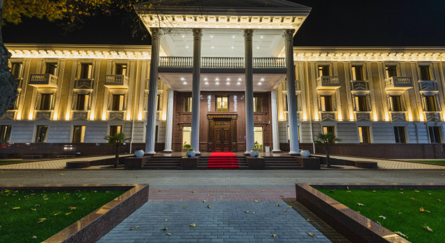 Отель Zarafshon Parkside Hotel