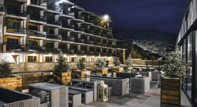 Gudauri Hills Apart-hotel, Rezerwuj Apartamentowiec hotelowy Hotele w Mtkheta-Mtianeti z basenem, Basen