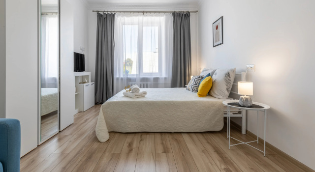 Svetlaya I Uyutnaya Kvartira V Tsentre Flat, Buchen Sie Ferienwohnung Hotels in Hrodsenskaja Woblasz mit Parkplatz, Parkplätze