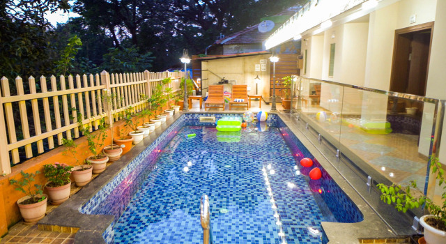 Grande Alpine Hotel Vagator, Rezerwuj Hotel Hotele w North Goa z parkingiem, Parking