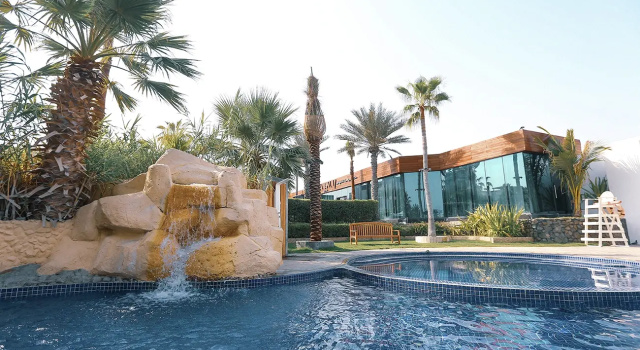 Отель Dubai Marine Beach Resort & Spa