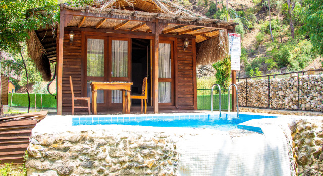 Бунгало Deluxe с балконом и с красивым видом из окна Suna Villages Hotel
