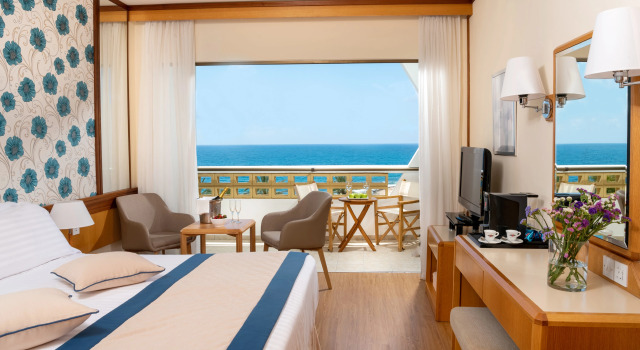 Двухместный номер Superior с балконом и с видом на море Отель Constantinou Bros Athena Royal Beach