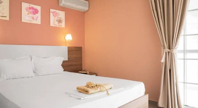 Ouzas luxury Hotel, Book Hotel Olymbiaki Akti 