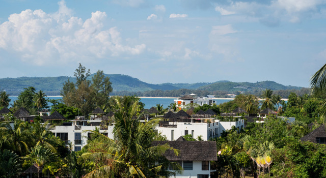 Отель Aristo Beach Resort condo by Roominger