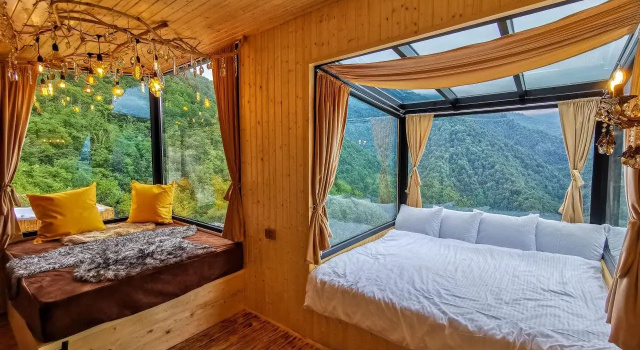 Четырёхместный коттедж с балконом и с красивым видом из окна Eco House Merisi