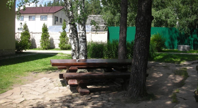 Monetnyij Dvor Guest house, Забронировать Гостевой дом Отели Городского округа Екатеринбурга - Северный управленческий округ с парковкой, Парковка