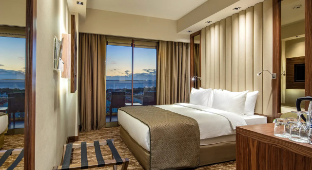Отель Holiday Inn Antalya Lara