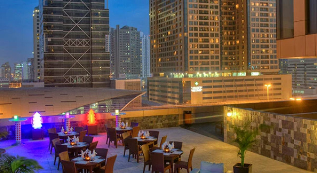 Отель Two Seasons Hotel & Apartments