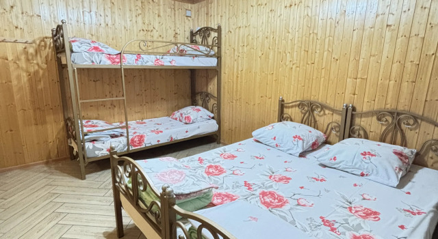 Частный  Дом для Больших Компаний, Забронировать Дом для отпуска Отели в центре Богучара, в центре, Парковка