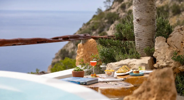Полулюкс Eden с видом на море Отель Hacienda Na Xamena, Ibiza