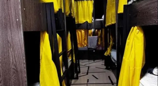 Standardní muž Kapsle Crypto Hostel
