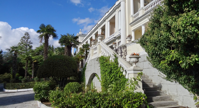 Belorussija, Брондау Шипажай Big Yalta бассейні бар қонақ үйлер, Жүзу бассейні