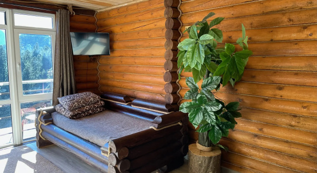 Пятиместный люкс с балконом и с видом на горы База отдыха Архыз Палас