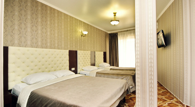 Четырёхместный номер Comfort с балконом Кастро