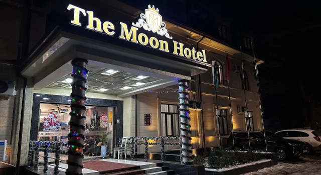 Отель The Moon Hotel