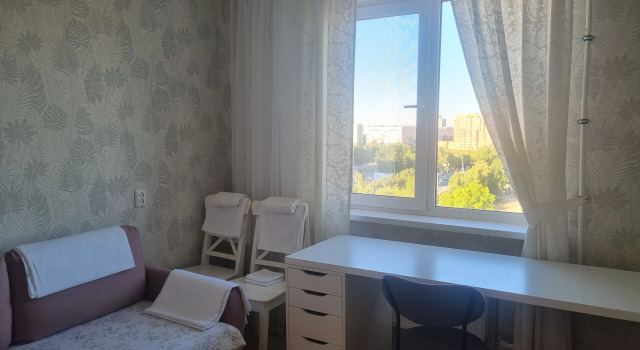 Stilnaya Dvushka V Kazani Naprotiv Ozera Chujkova Flat, Prenota Appartamento Hotel a Tatarstan con parcheggio, Parcheggio