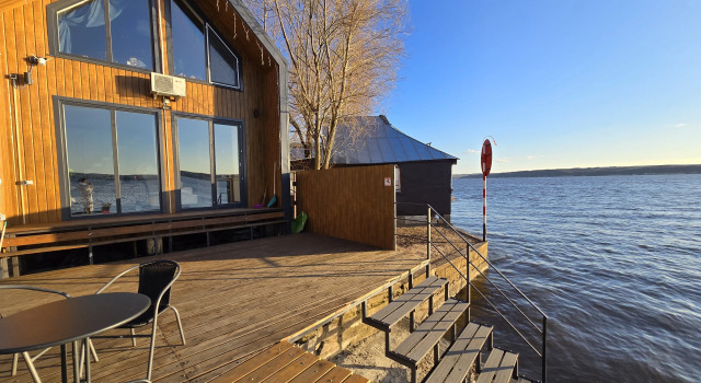 Na Ulitse Poluostrov Malenkiy Private house, Prenota Casa vacanze  