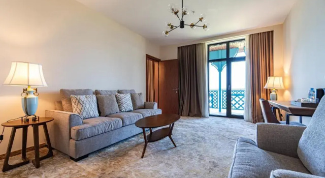 Suite doppia Executive con balcone e con vista sulle montagne AGARANI Estate