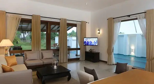 Люкс Pool с красивым видом из окна Aditya Resort, Hikkudawa