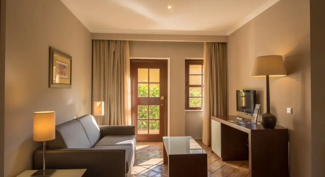 Полулюкс with Extra Bed с балконом Отель Eco Hotel Vila Galé Albacora