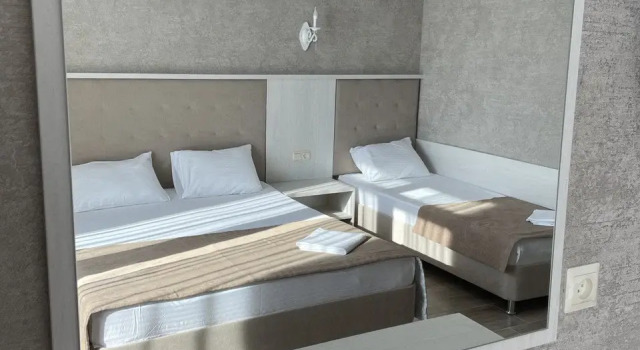 Трёхместный номер Comfort с балконом и с красивым видом из окна Гостевой дом Акрос
