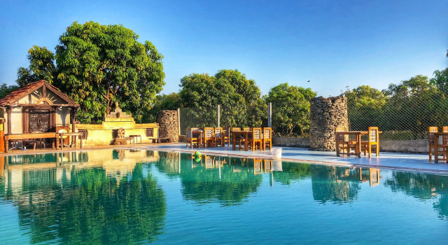 Gir Lions Paw Resort Hotel, Varaa Lomakeskus Lomahotellit kohteessa Gujarat, Lomakeskus