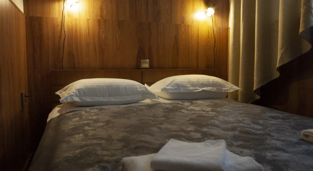Ekonomi çift kişilik oda Avrora Hotel