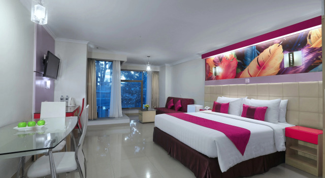 Double suite junior favehotel Premier Cihampelas