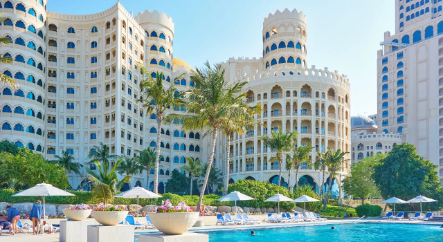 Апарт-отель Al Hamra Palace At Golf&Sea, Забронировать Апарт-отель Рас-эль-Хайма Рас-Аль-Хайма, рядом с Гольф-клуб Al Hamra