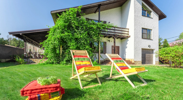 S Banei i Basseinom Ryadom s Ozerom v Podmoskove Private House, Rezervovat Rekreační dům Hotely v Shchyolkovsky District s parkováním, Parkování