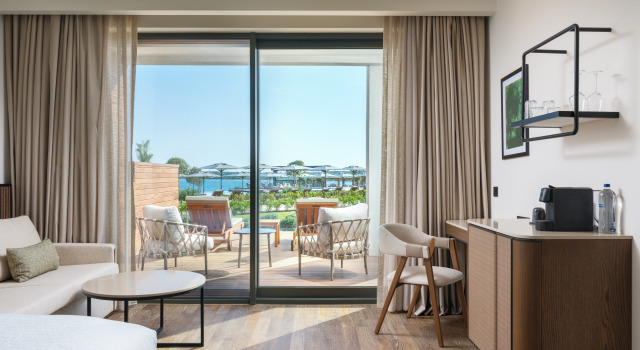 Deluxe Swim-Up Sea Side (Community Zone) Double Double 4 Room Anda Barut Collection - Ultra All Inclusive