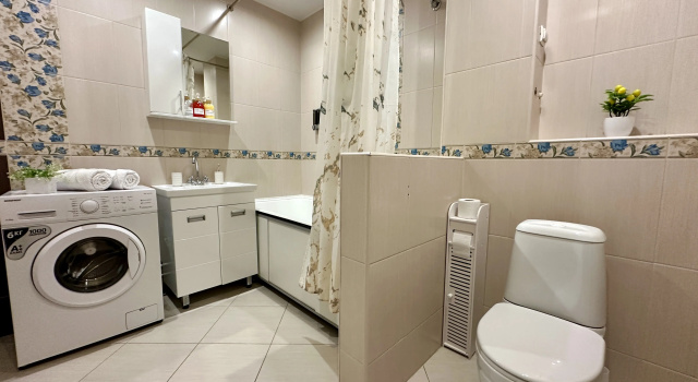 Двухместные семейные апартаменты с балконом и с видом на город Serebryany Klyuch Apartments